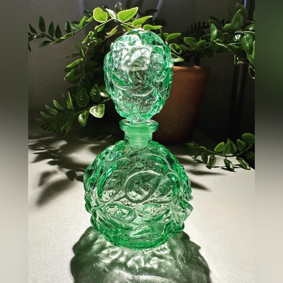 Vintage 1960s I. W. Rice & Co. Green Glass Rose Perfume Bottle w/ Stopper - Picture 1 of 7
